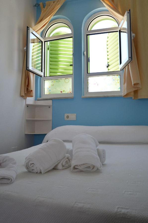 فندق Hostal Dona Antonia Punta Umbría المظهر الخارجي الصورة