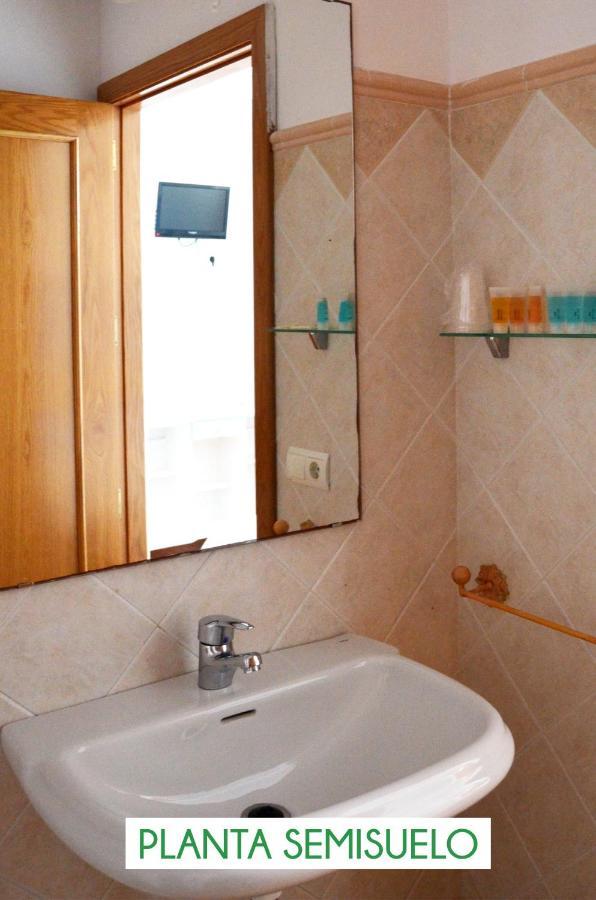 فندق Hostal Dona Antonia Punta Umbría المظهر الخارجي الصورة