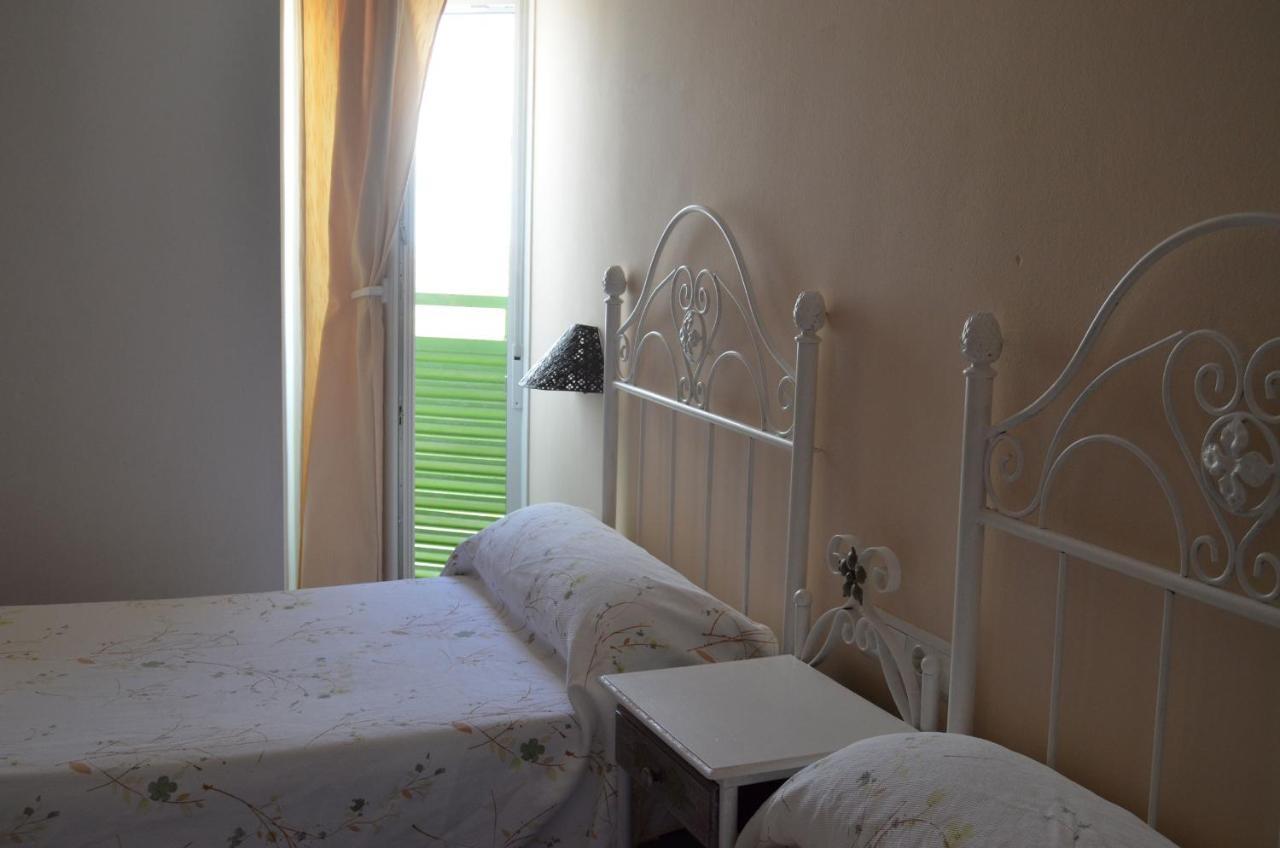 فندق Hostal Dona Antonia Punta Umbría المظهر الخارجي الصورة